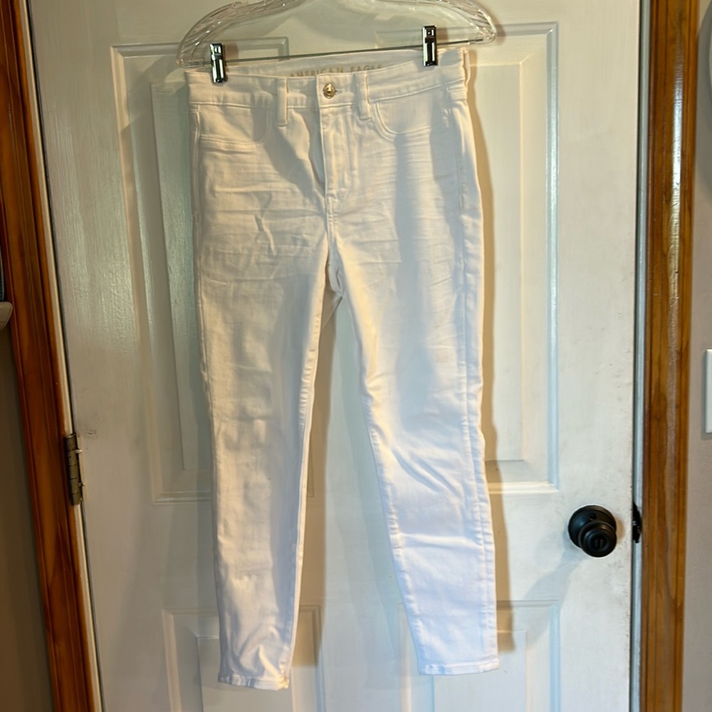 American Eagle white jeans next level stretch size 6 (28) x short (25)